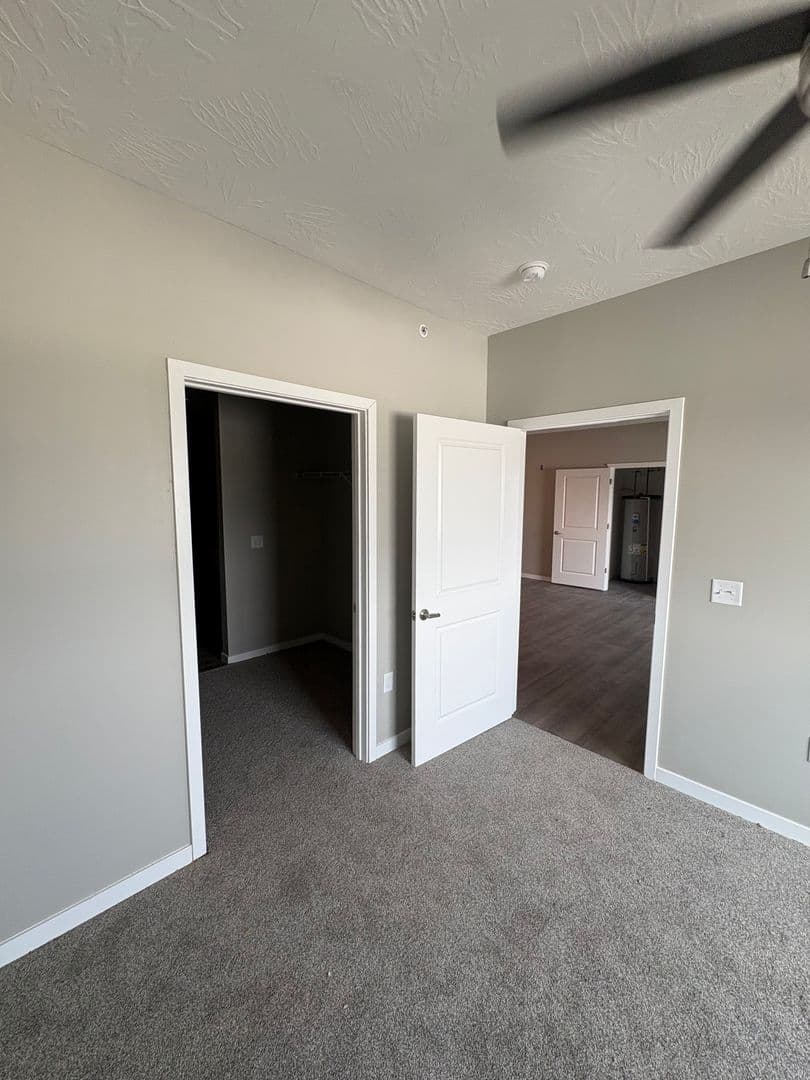 Orange City Apartment: 600 Salem Ave SE