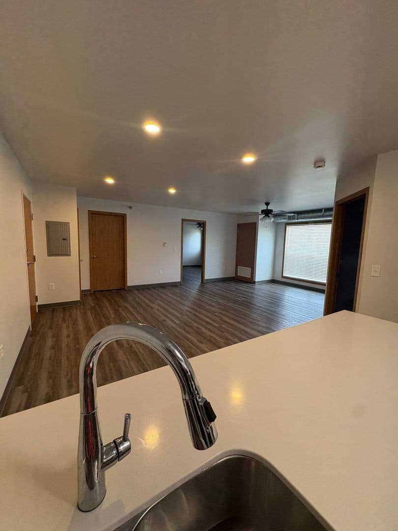 Hawarden Apartment: 1910 Avenue E