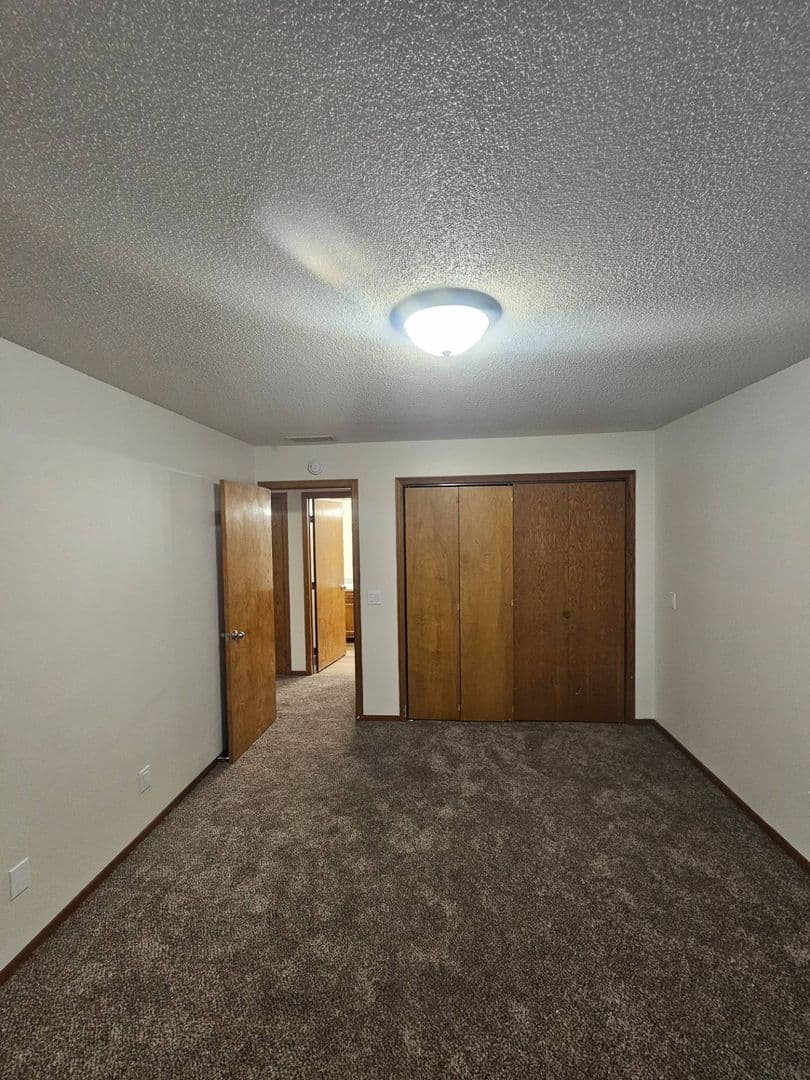 Carroll Apartment: 422 E 7th Street