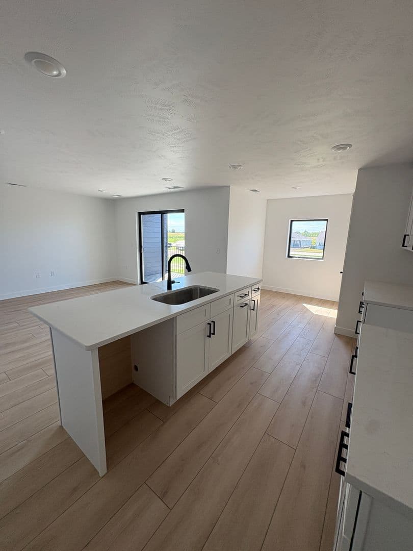 Worthington Apartment: 1604/1608/1612/1616/1620 Darling Drive