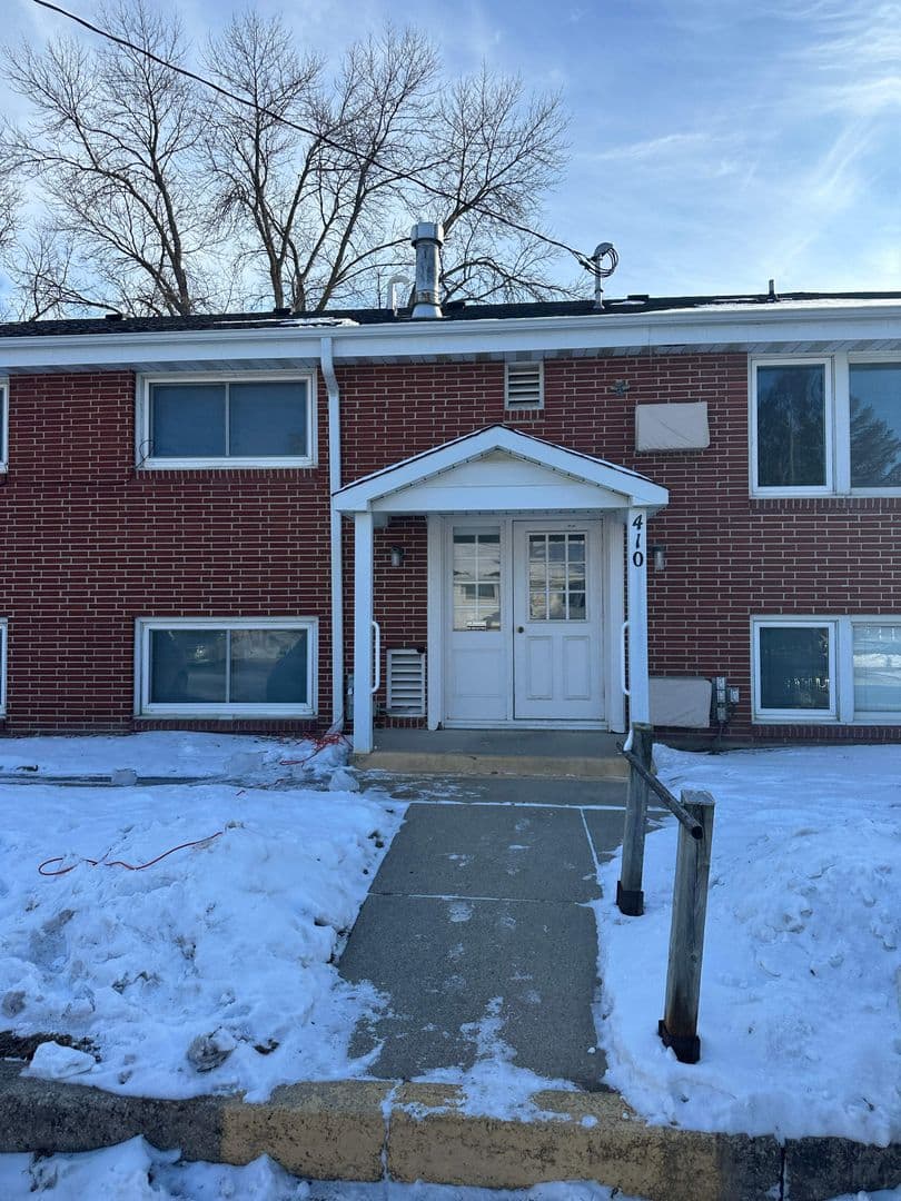Mason City Apartment: 407 S. Tennessee Ave