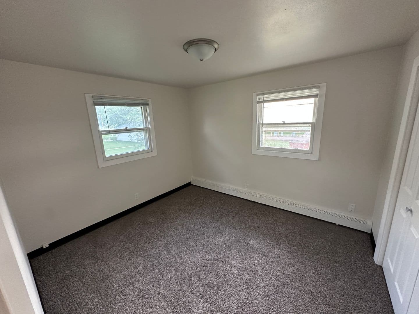 Orange City Apartment: 321 Delaware Avenue SW