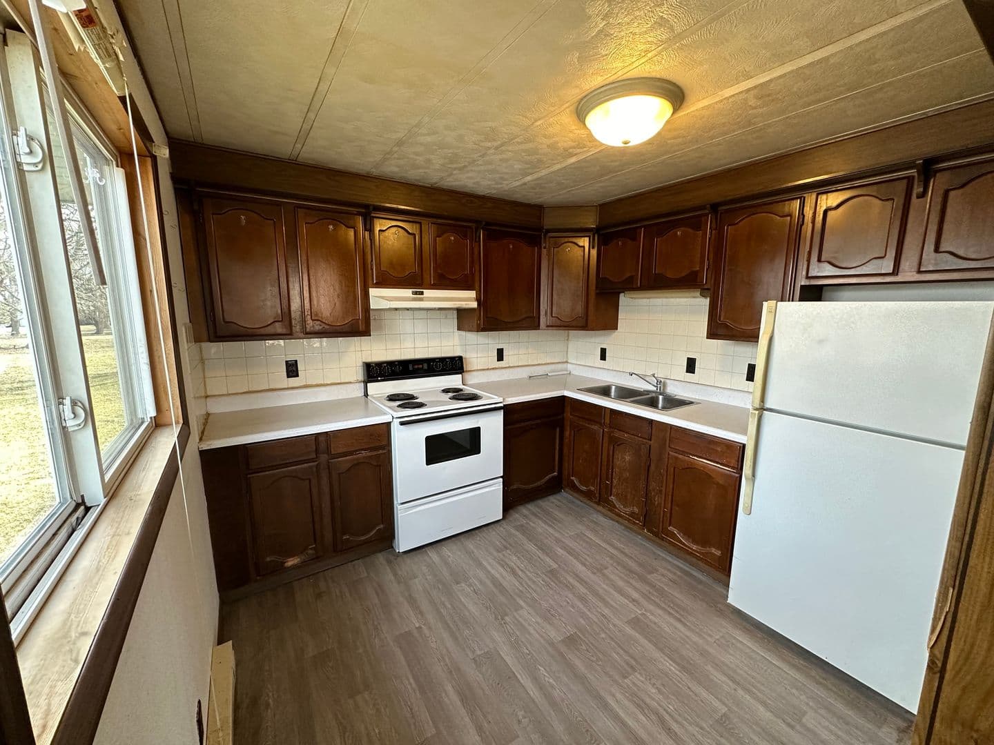 Paullina Apartment: 422-424 N Willow Street