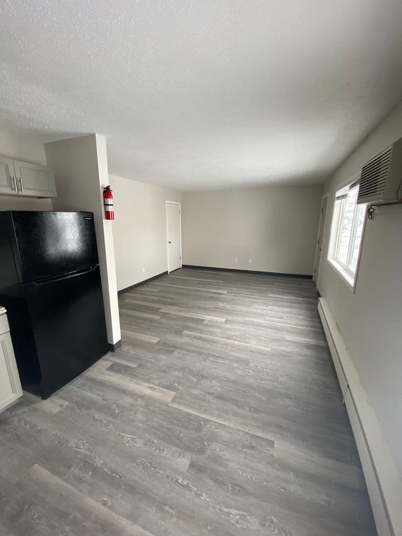 Cedar Rapids Apartment: 2100 Westdale Dr SW