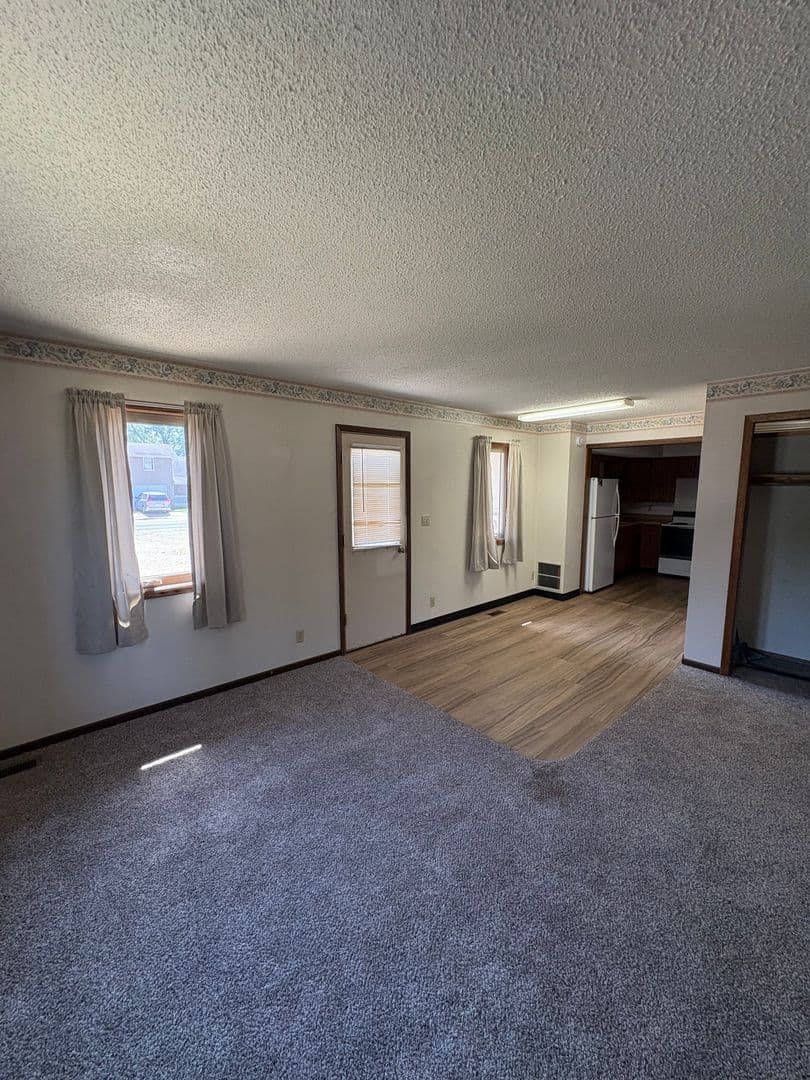 Orange City Apartment: 213 7th Street NE
