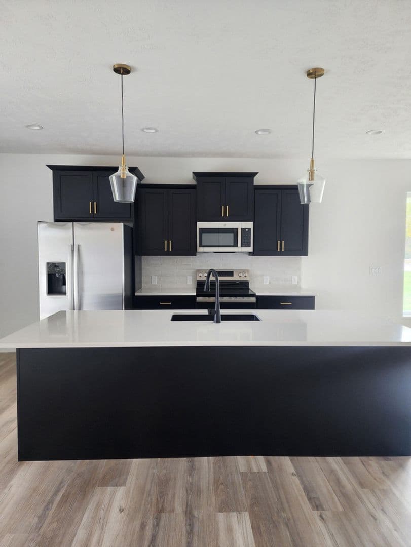 Hawarden Apartment: 2012 Parkview Dr