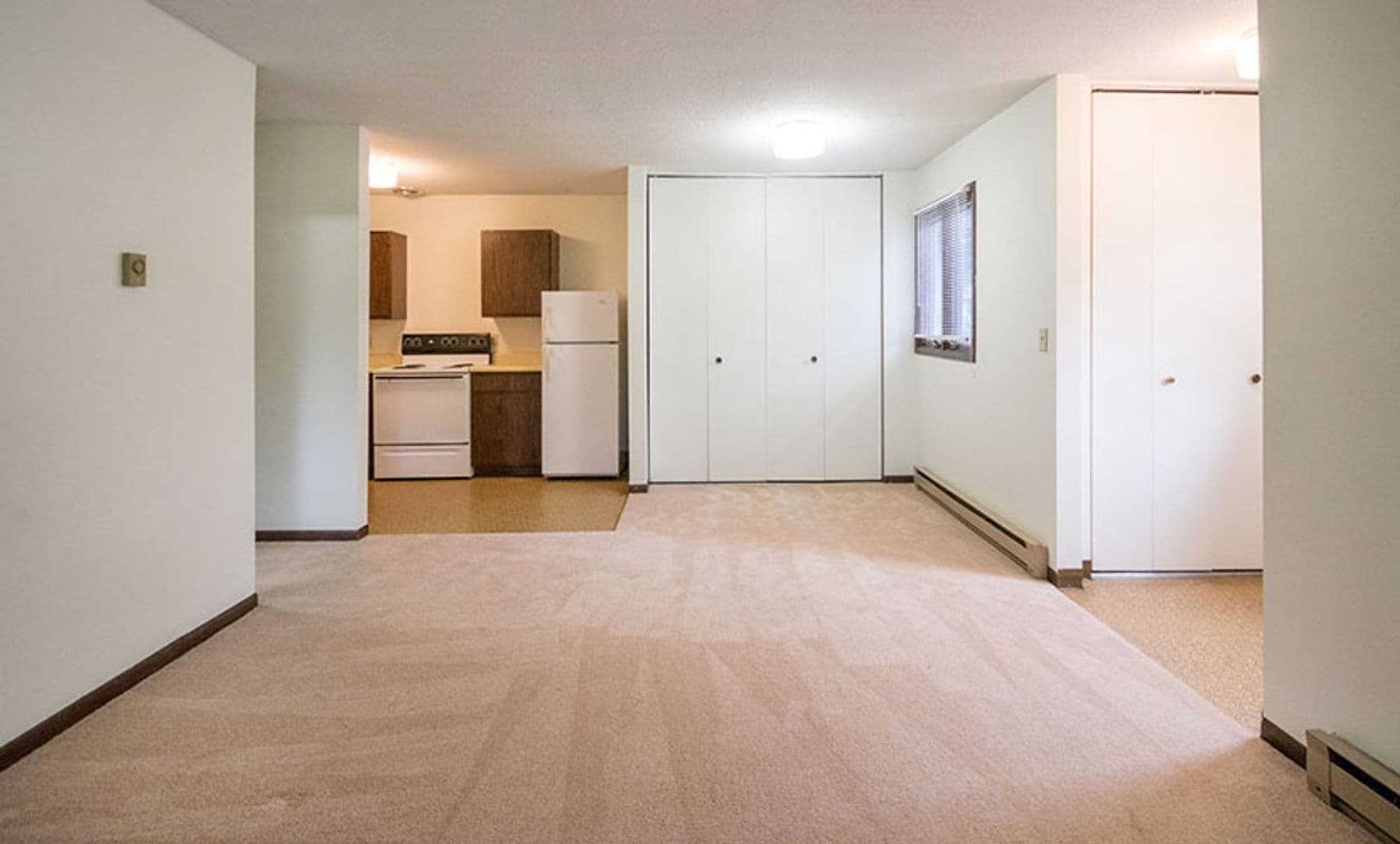 Orange City Apartment: 704 Central Ave NW