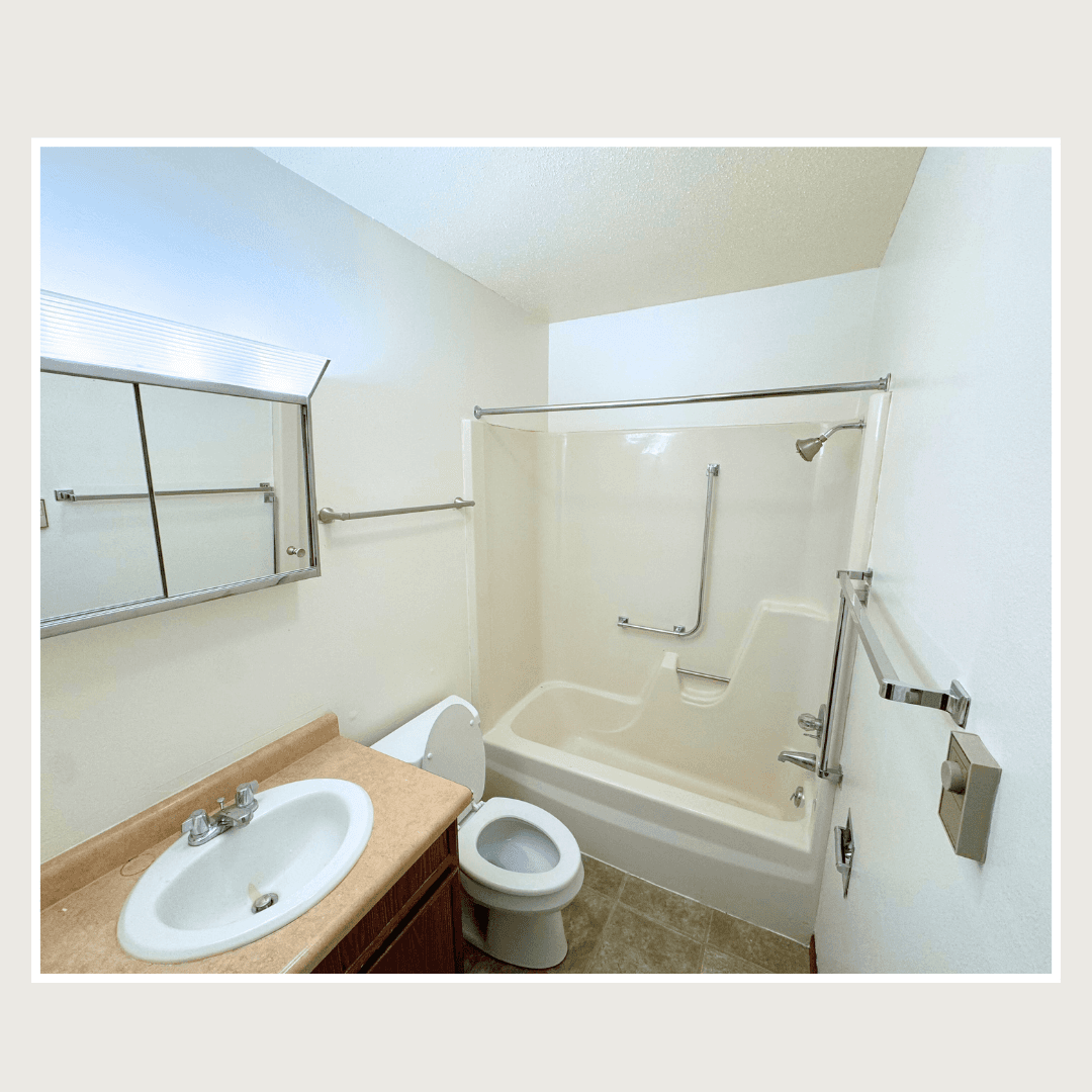 Onslow Apartment: 105 1st Street