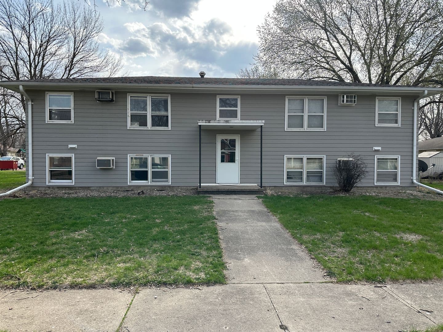 Orange City Apartment: 321 Delaware Avenue SW
