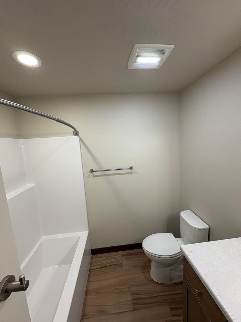 Sioux Center Apartment: 1811 11th Ave NE