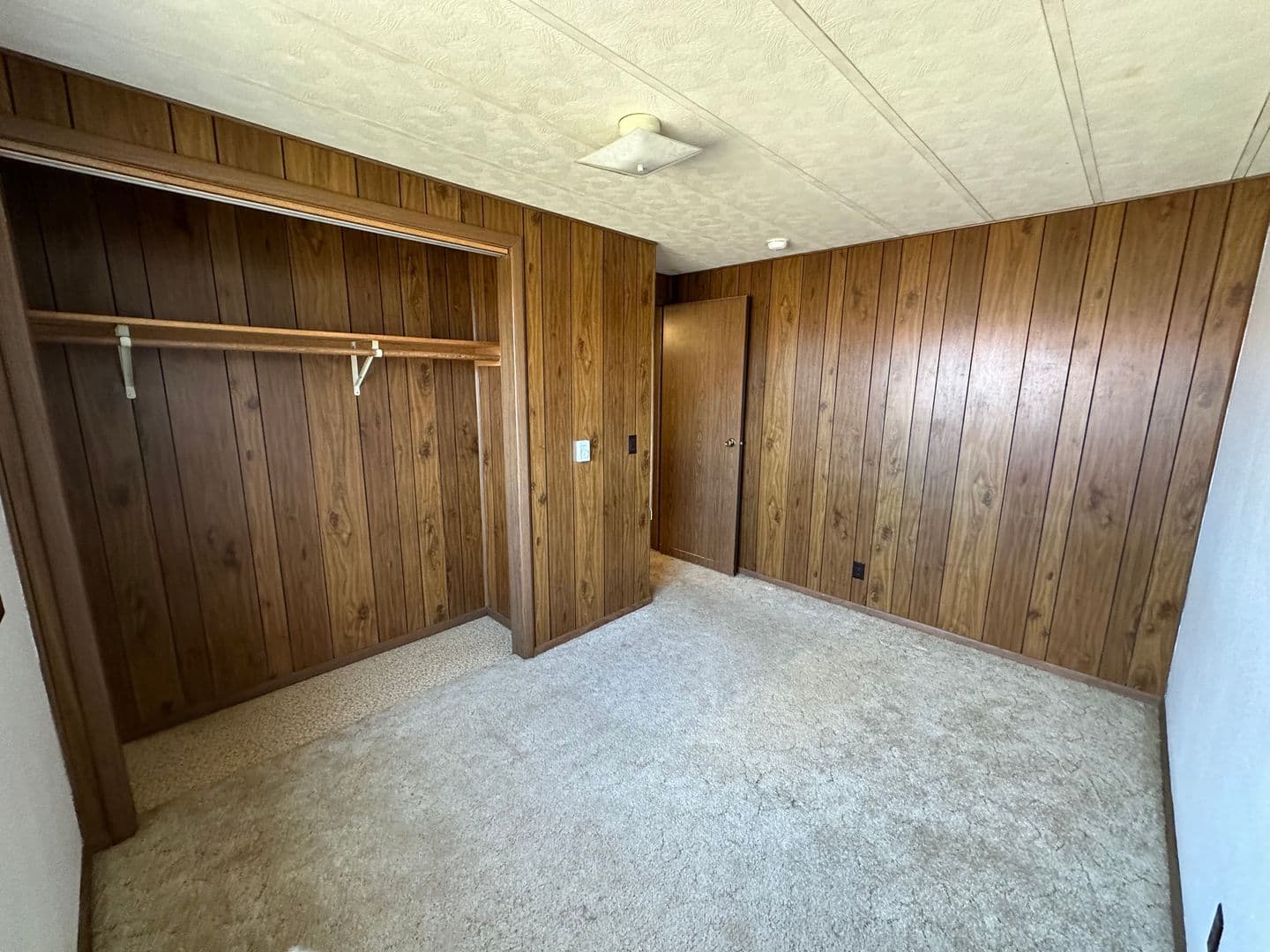 Paullina Apartment: 422-424 N Willow Street
