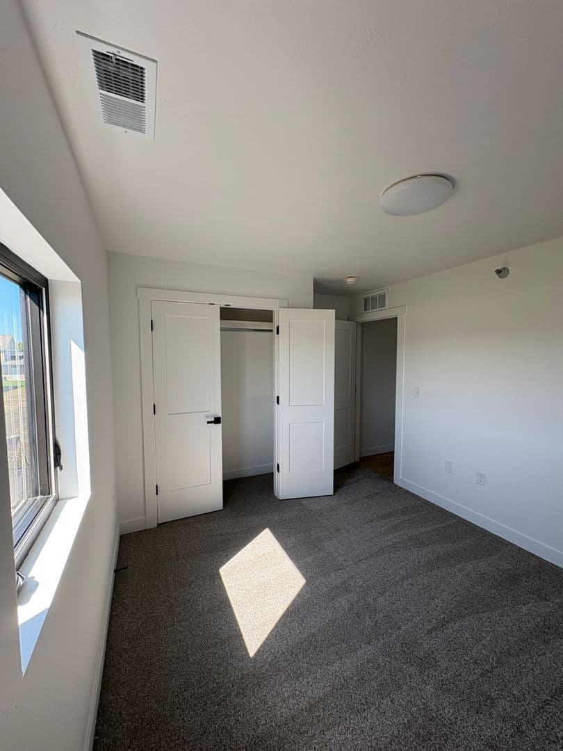 Worthington Apartment: 1604/1608/1612/1616/1620 Darling Drive