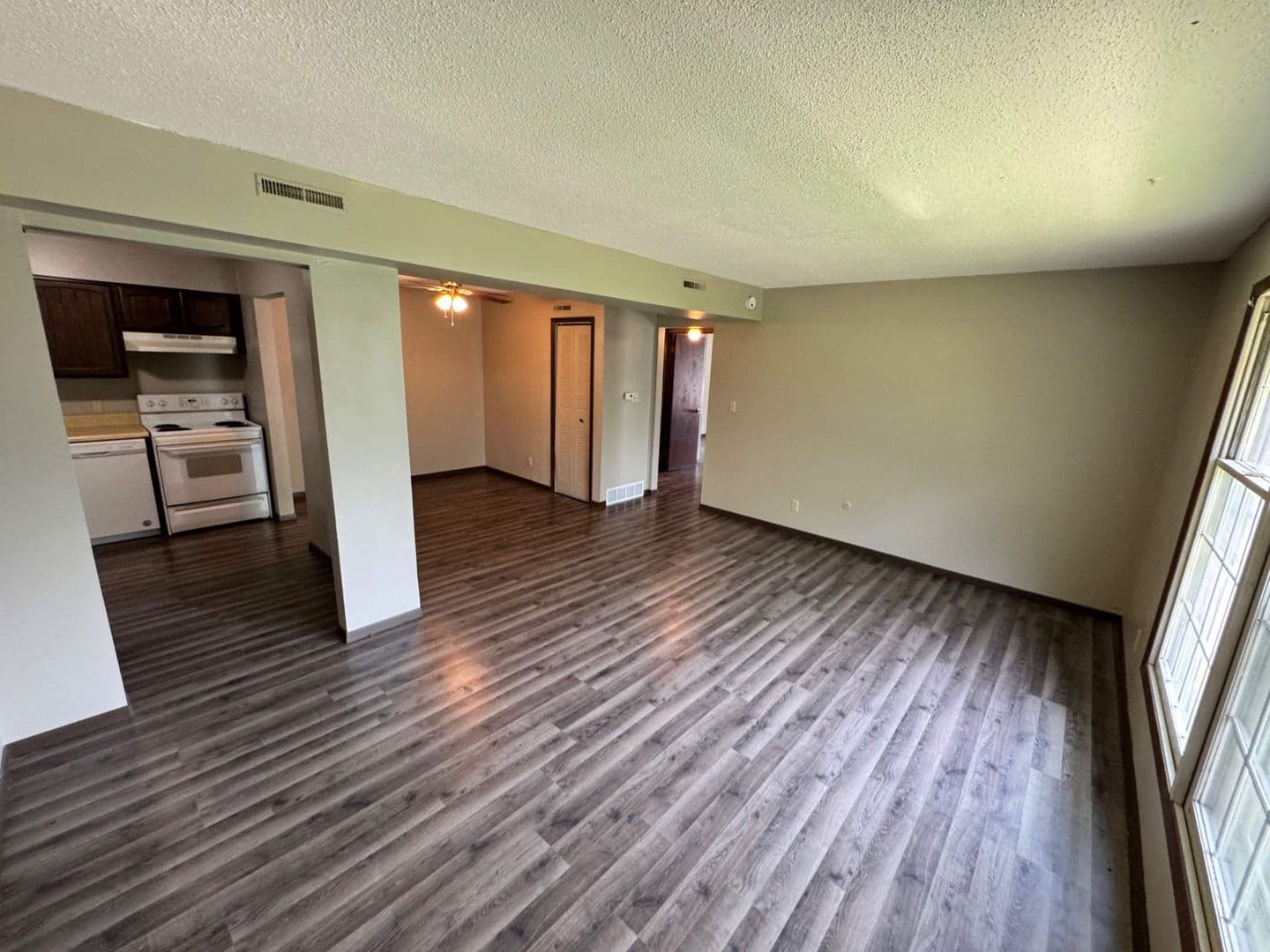 Grinnell Apartment: 101 4th Ave