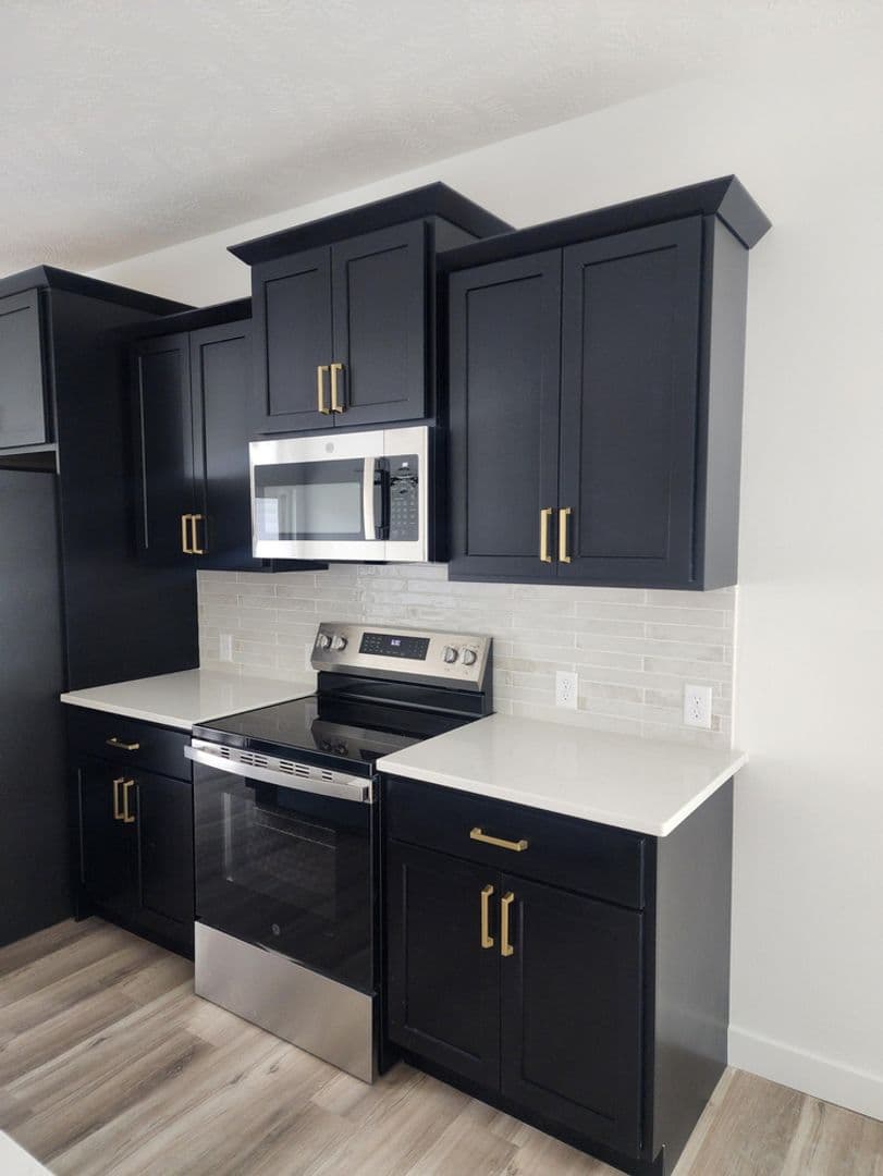 Hawarden Apartment: 2012 Parkview Dr