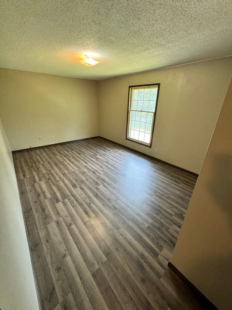 Grinnell Apartment: 101 4th Ave