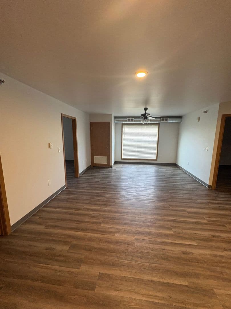 Hawarden Apartment: 1910 Avenue E