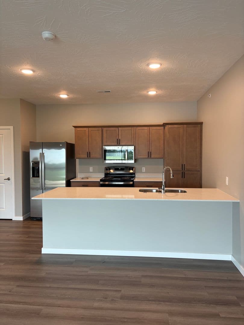 Orange City Apartment: 600 Salem Ave SE