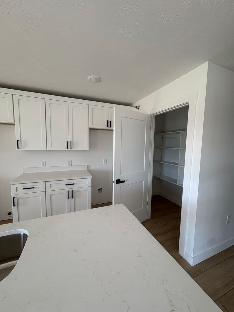 Worthington Apartment: 1604/1608/1612/1616/1620 Darling Drive