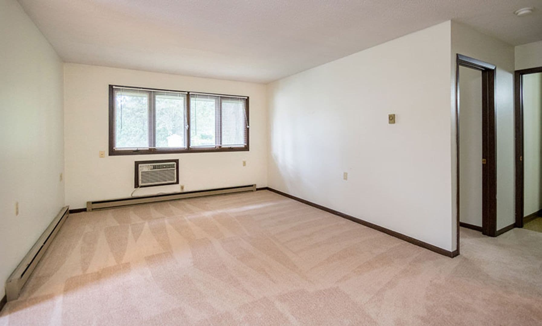 Orange City Apartment: 704 Central Ave NW