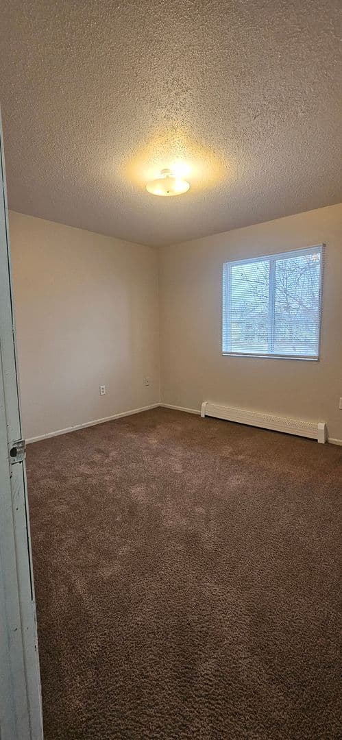 Cedar Rapids Apartment: 2100 Westdale Dr SW