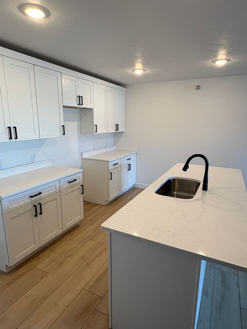 Worthington Apartment: 1604/1608/1612/1616/1620 Darling Drive