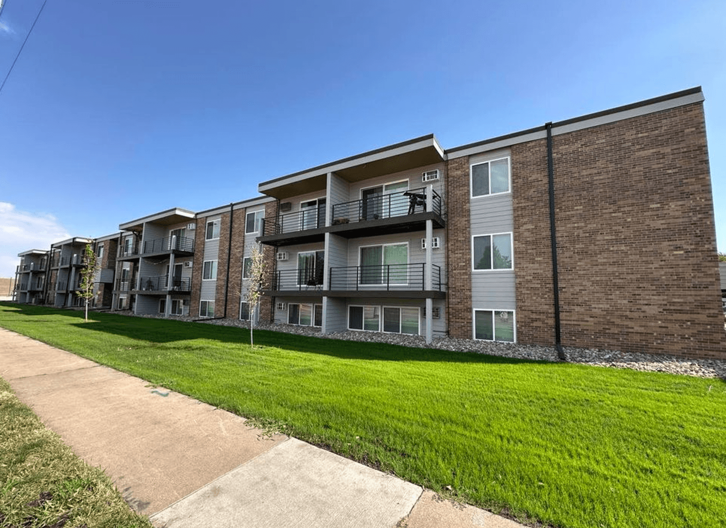 Sioux Falls Apartment: 500 S Kiwanis Ave