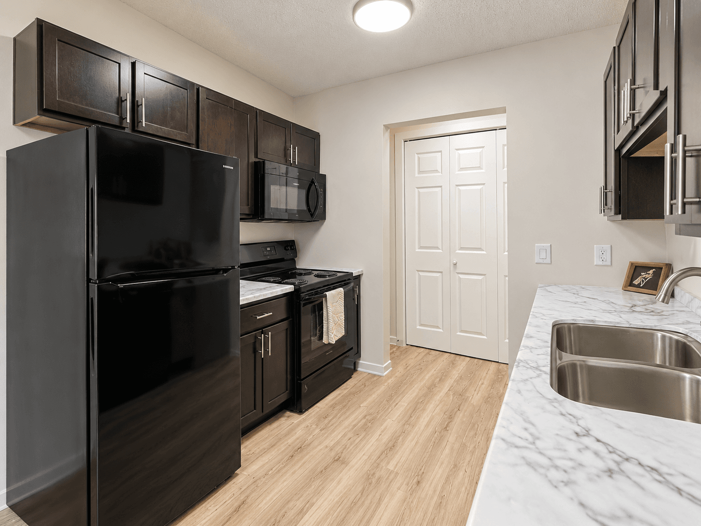 Sioux Falls Apartment: 500 S Kiwanis Ave