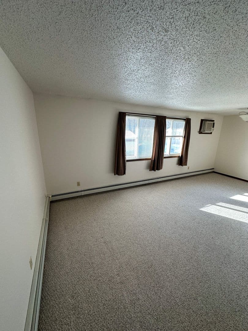 Mason City Apartment: 651 6th Street SE