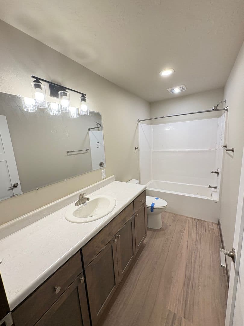 Sioux Center Apartment: 1811 11th Ave NE