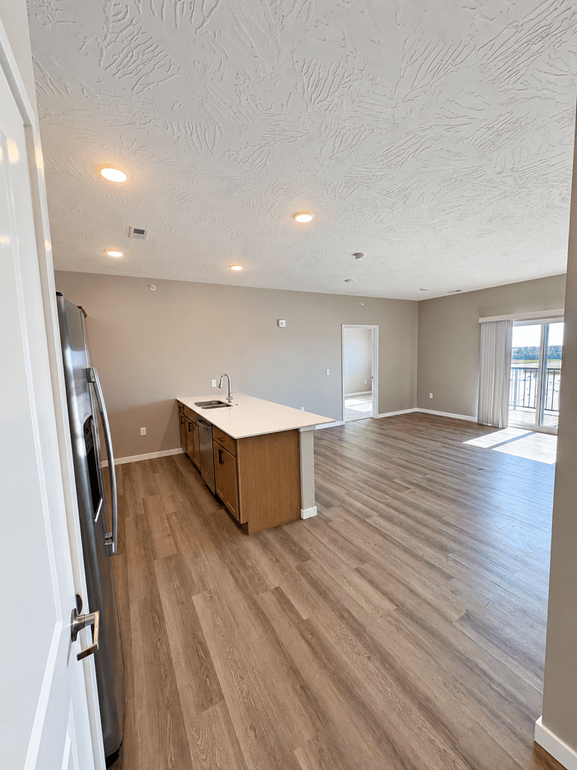 Orange City Apartment: 600 Salem Ave SE