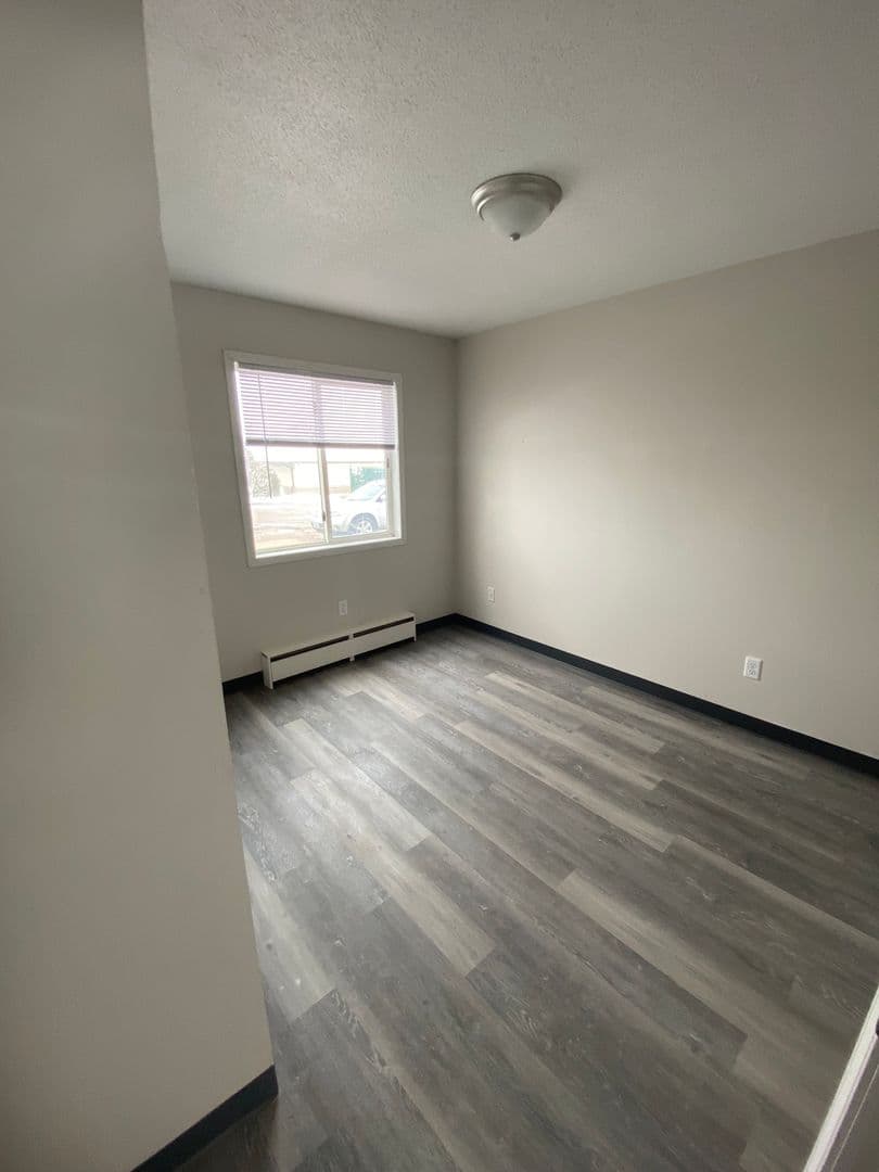 Cedar Rapids Apartment: 2100 Westdale Dr SW