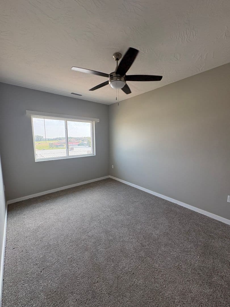 Orange City Apartment: 600 Salem Ave SE