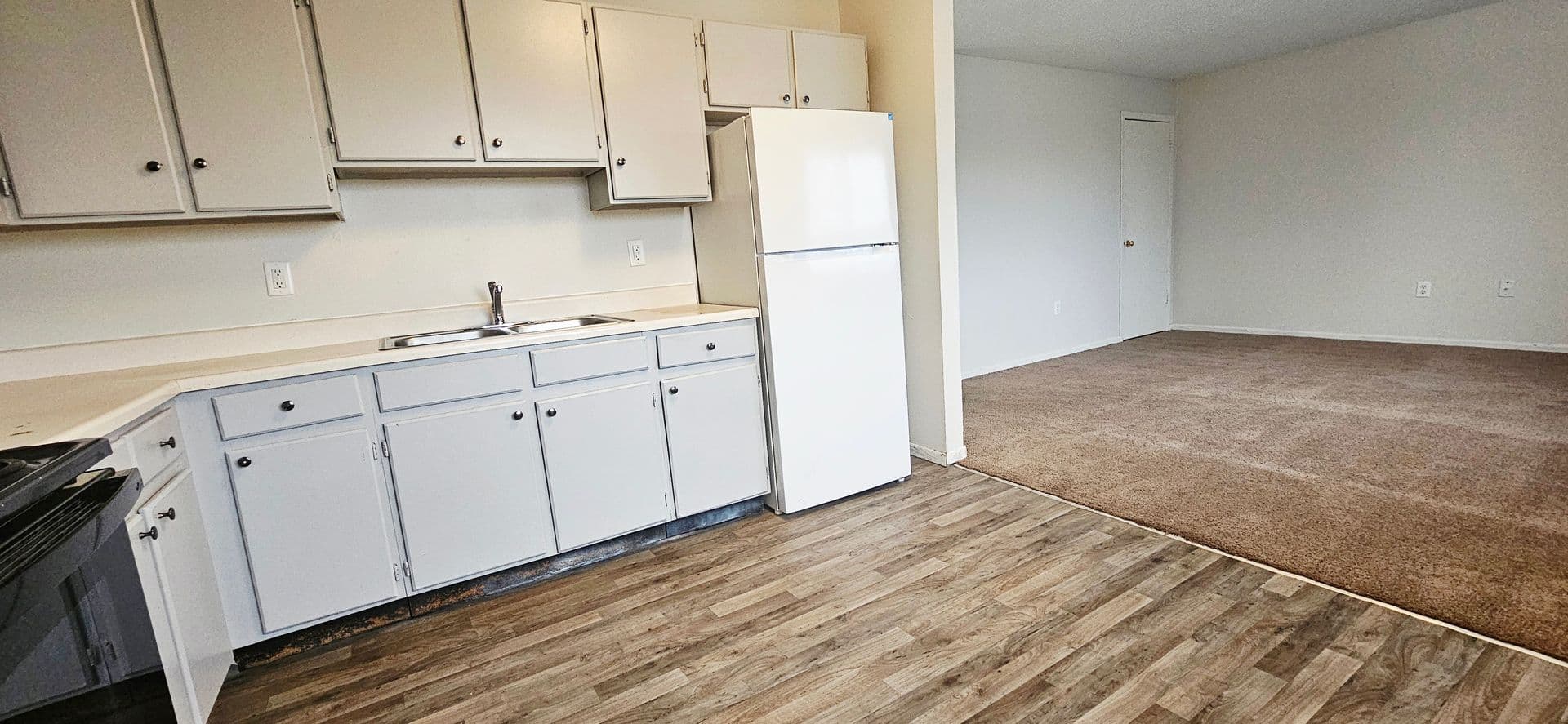 Cedar Rapids Apartment: 2100 Westdale Dr SW