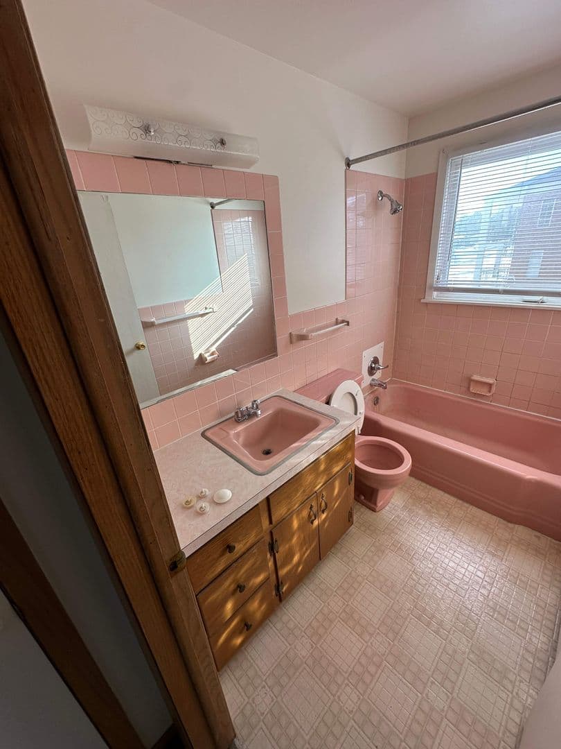 Mason City Apartment: 407 S. Tennessee Ave