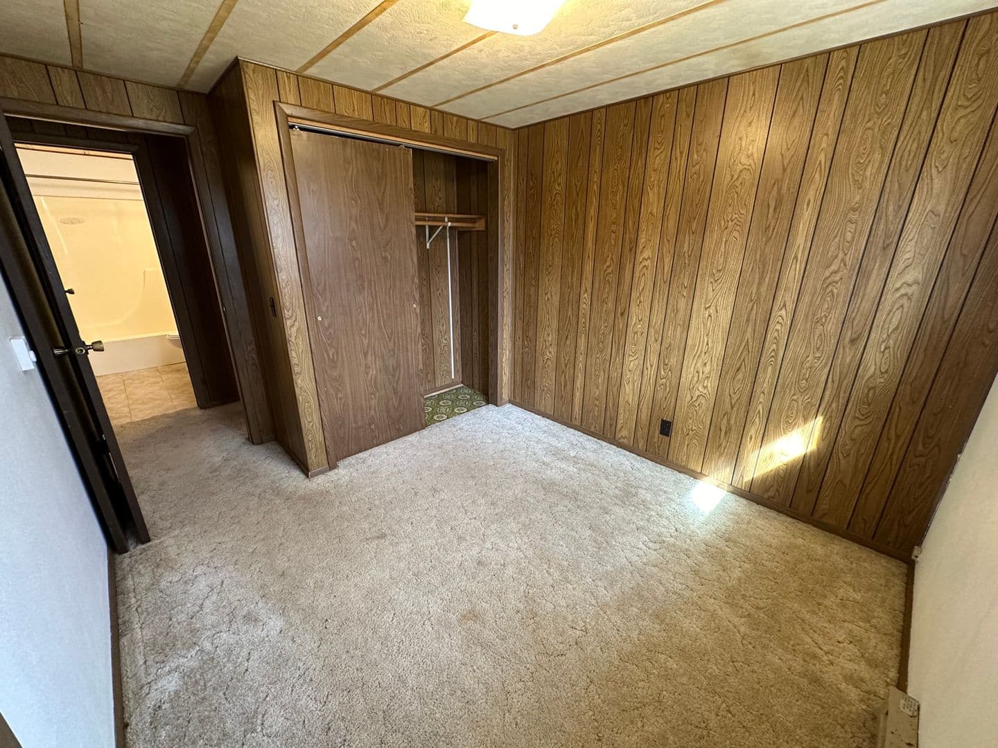 Paullina Apartment: 422-424 N Willow Street