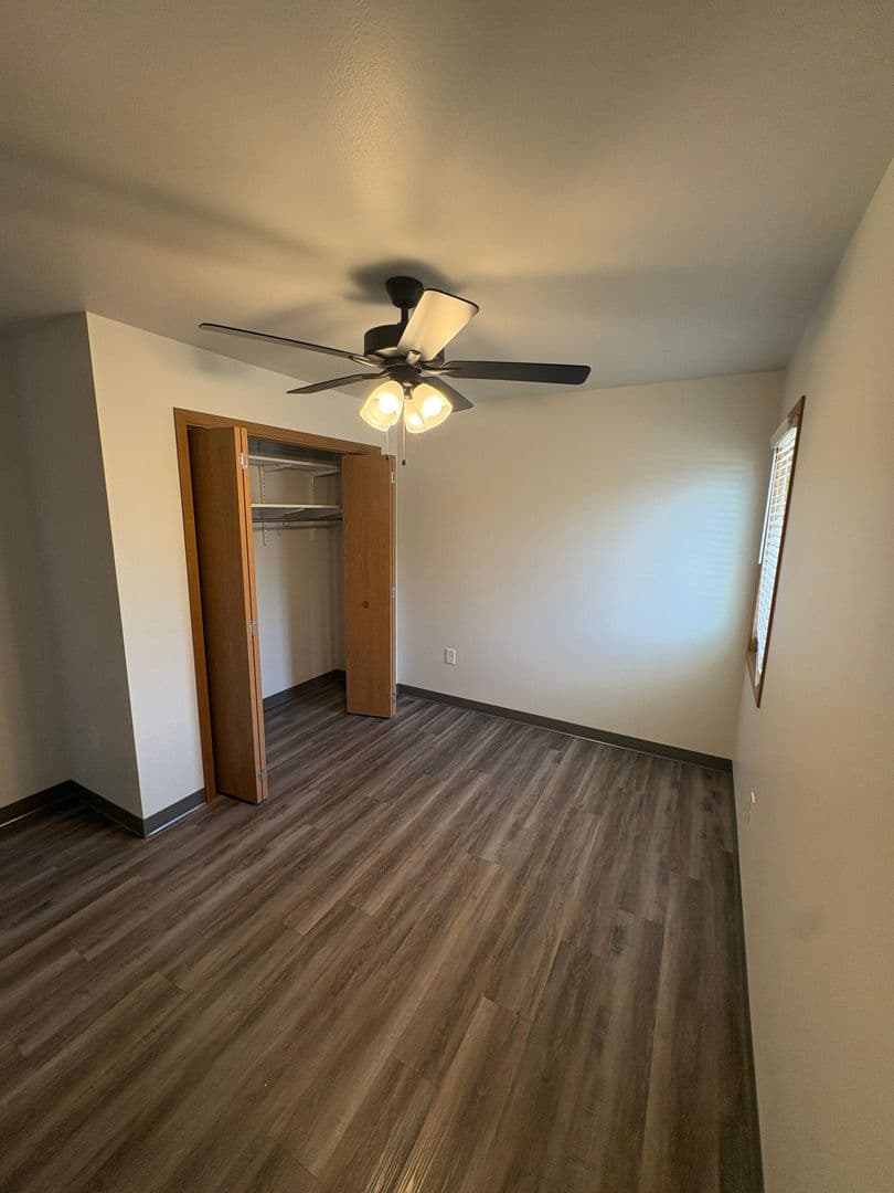 Hawarden Apartment: 1910 Avenue E