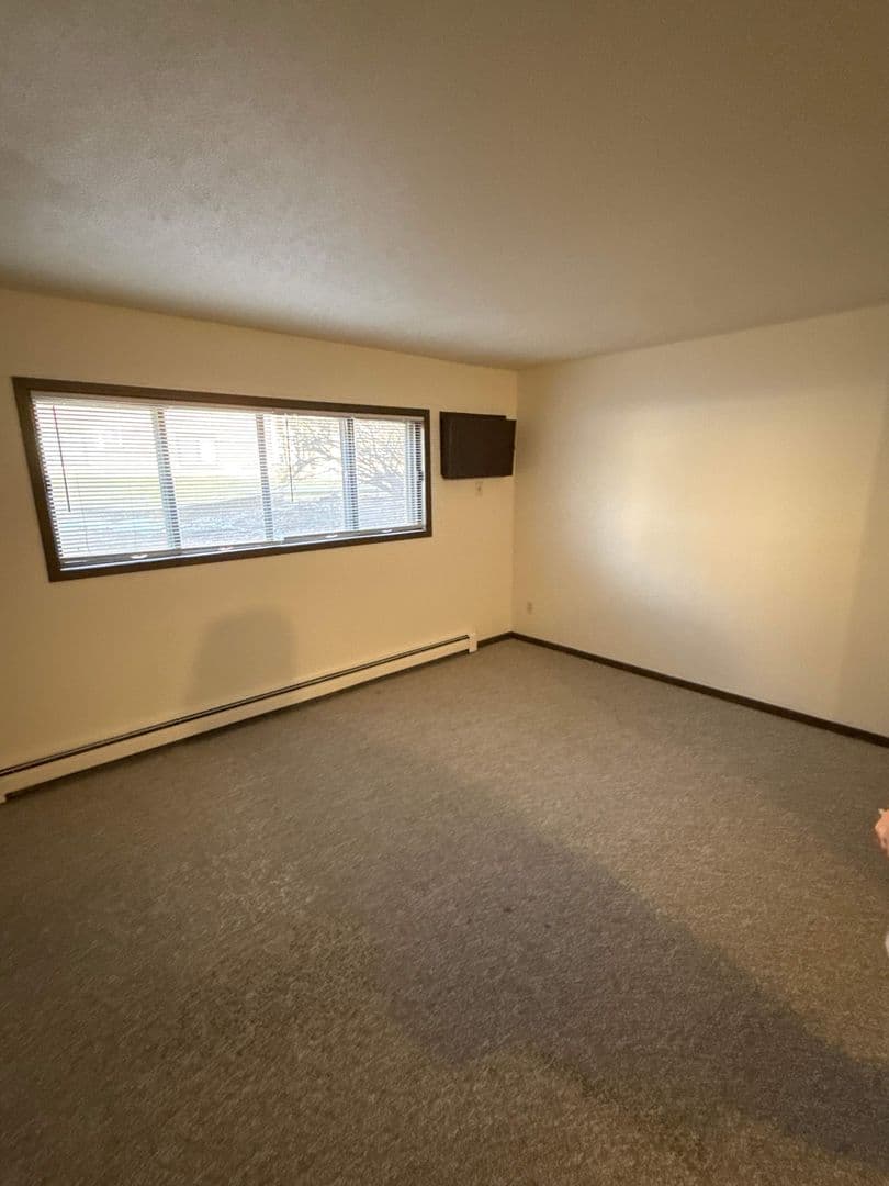 Mason City Apartment: 1220 Plymouth Rd.