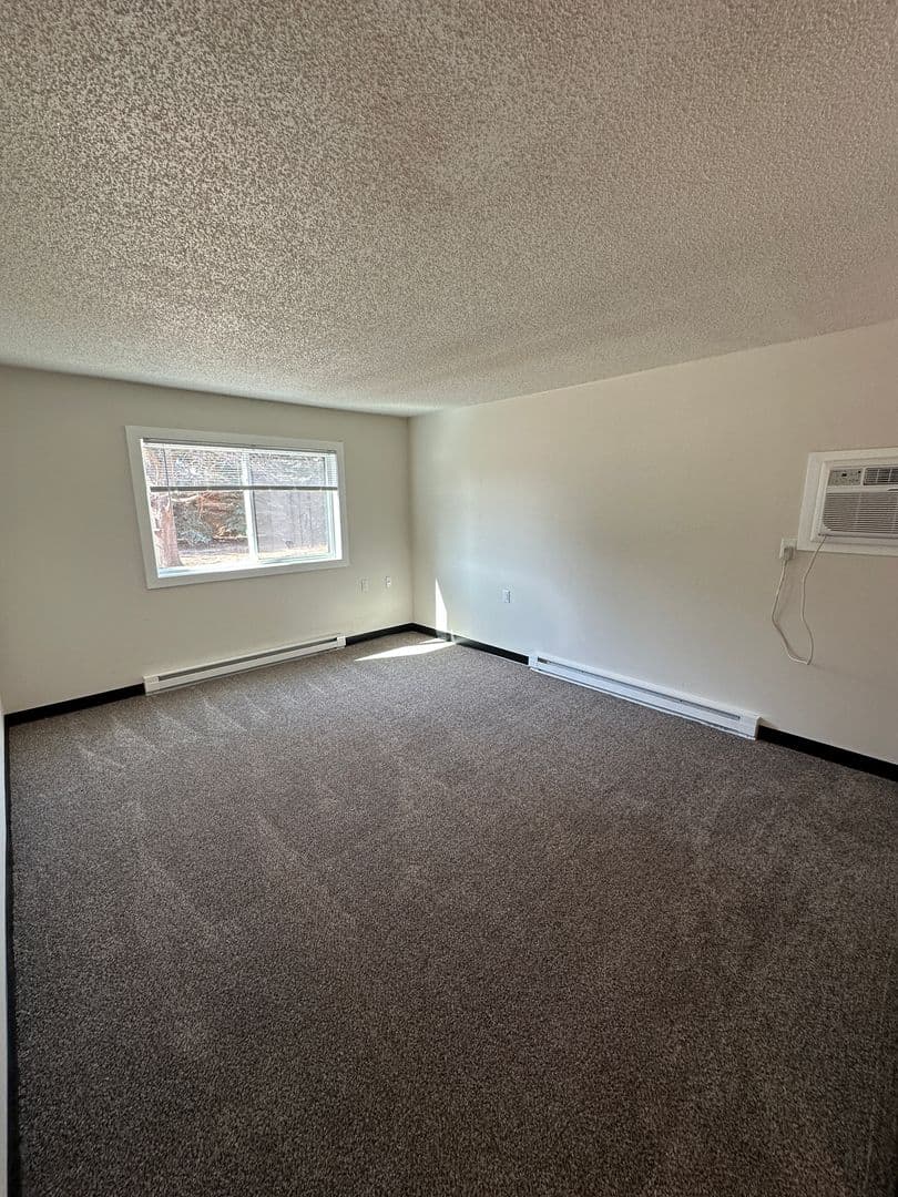 Hampton Apartment: 200 12th Ave NE