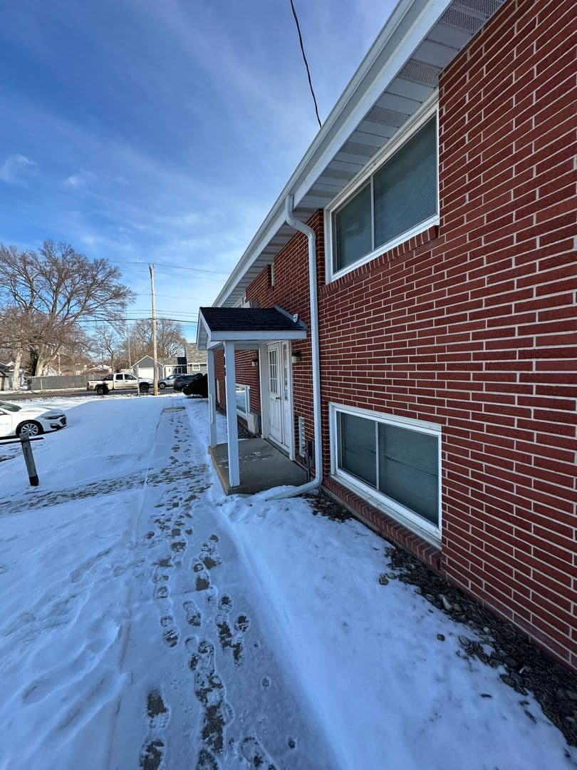 Mason City Apartment: 407 S. Tennessee Ave