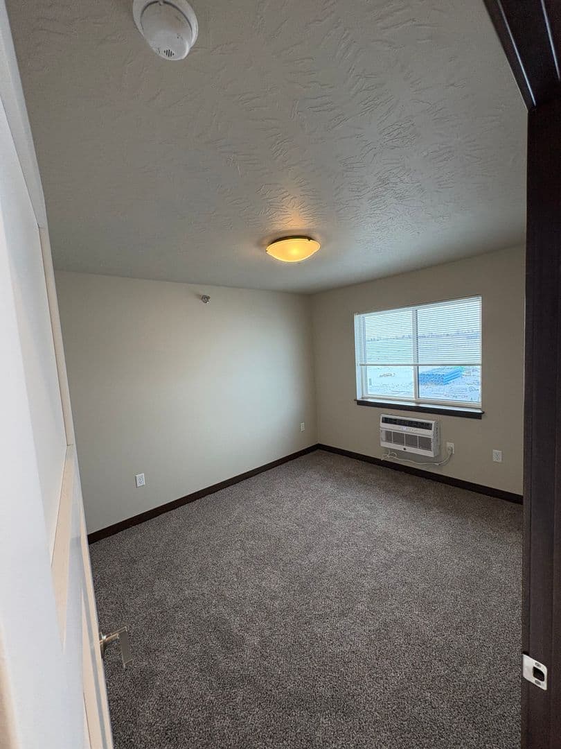 Sioux Center Apartment: 1811 11th Ave NE