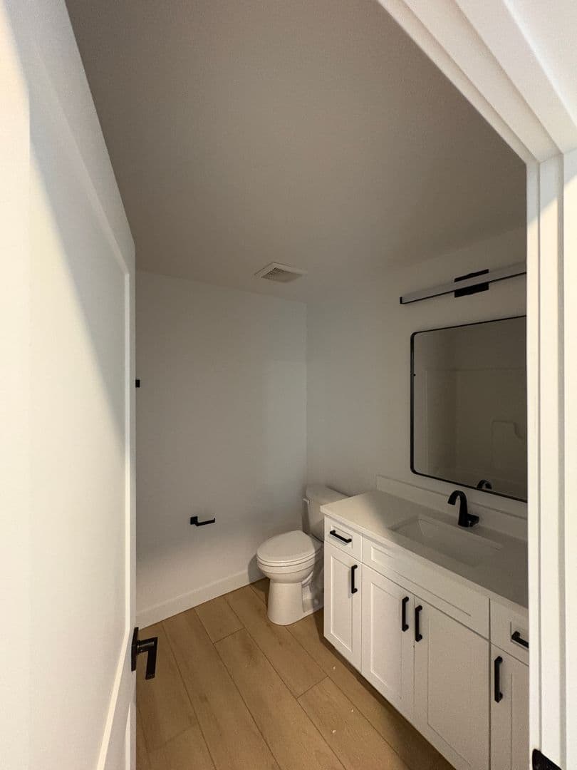Worthington Apartment: 1604/1608/1612/1616/1620 Darling Drive