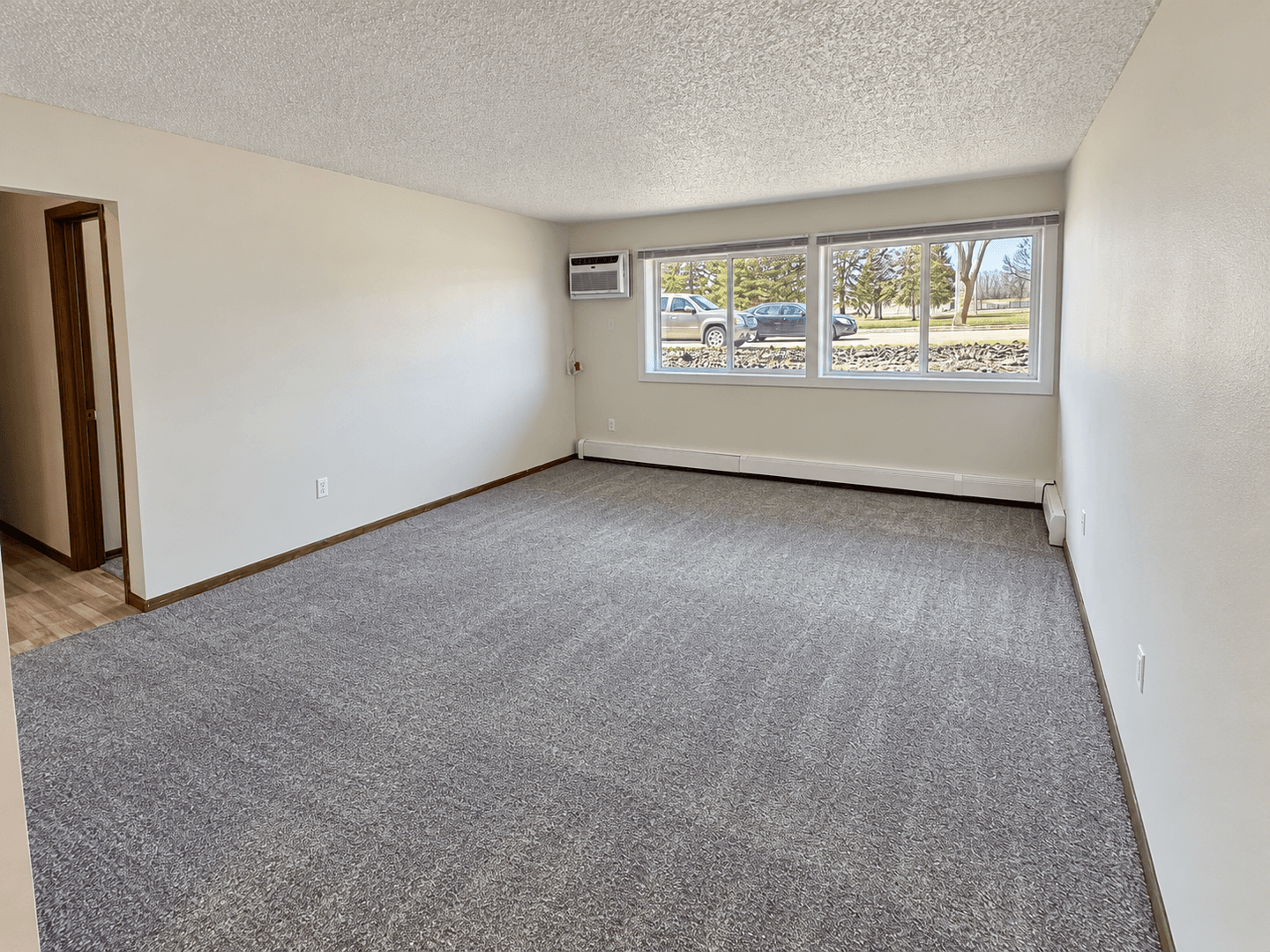 Sioux Falls Apartment: 500 S Kiwanis Ave
