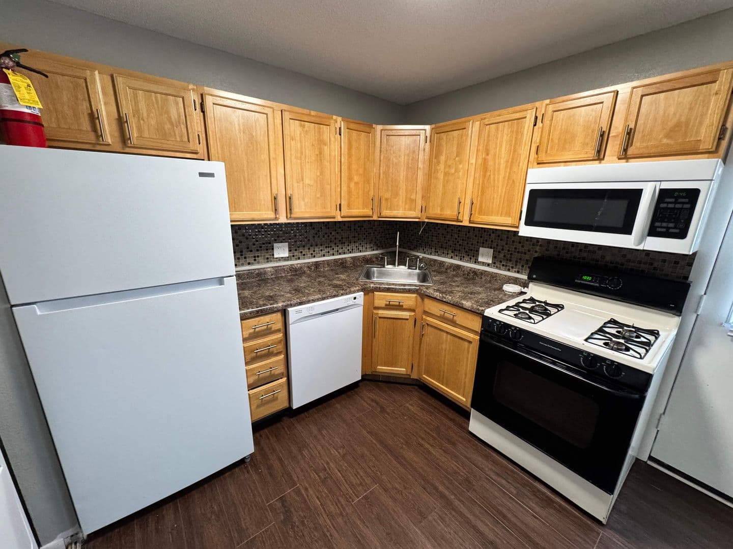 Boone Apartment: 1221 South Linn Street