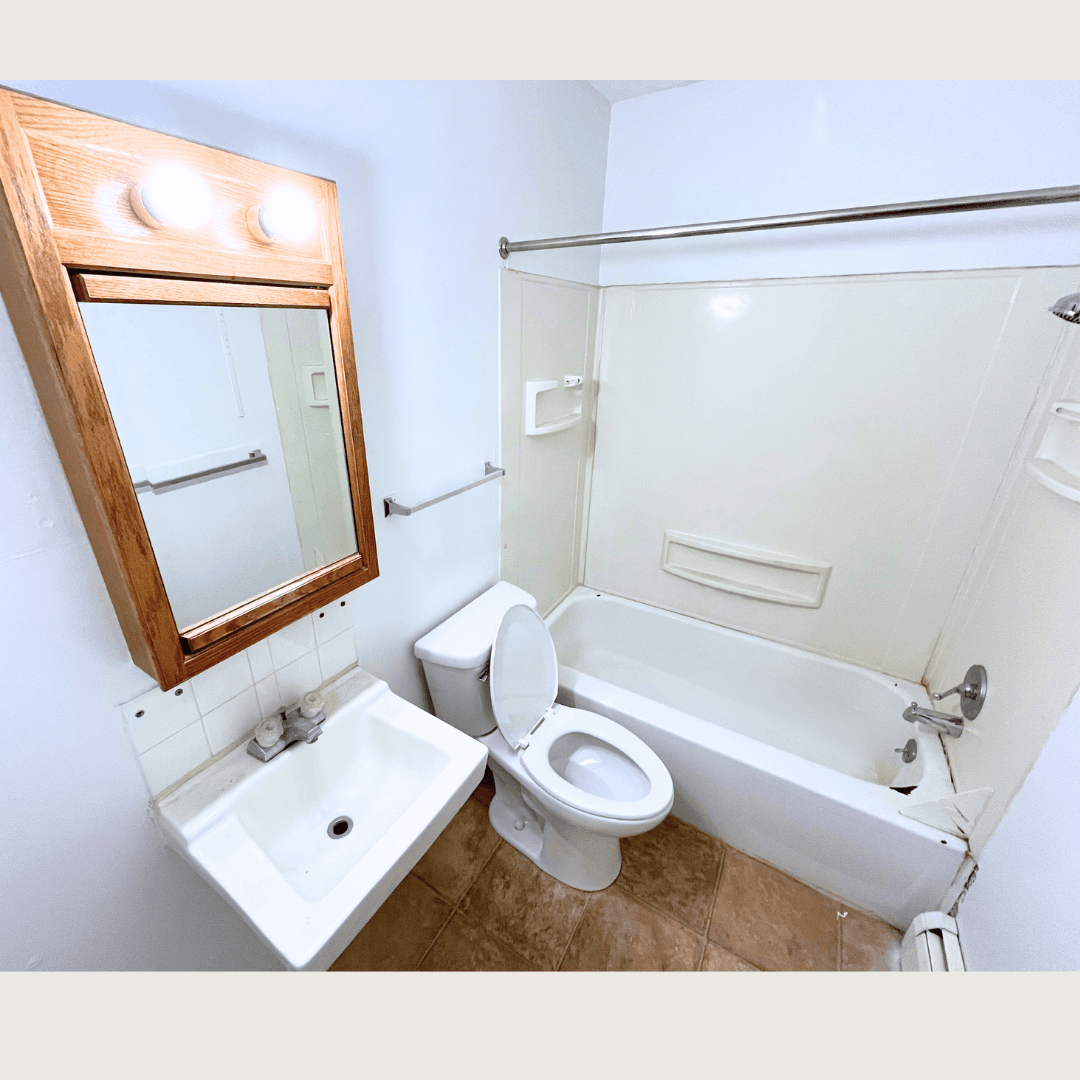 Charles City Apartment: 807/811 11th Street