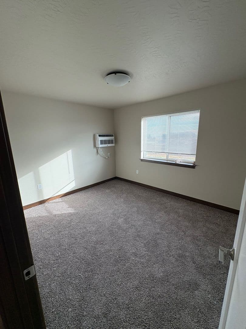Sioux Center Apartment: 1811 11th Ave NE