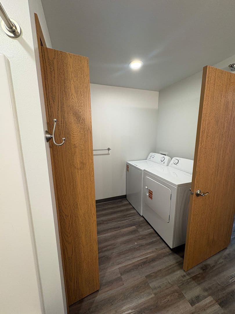 Hawarden Apartment: 1910 Avenue E