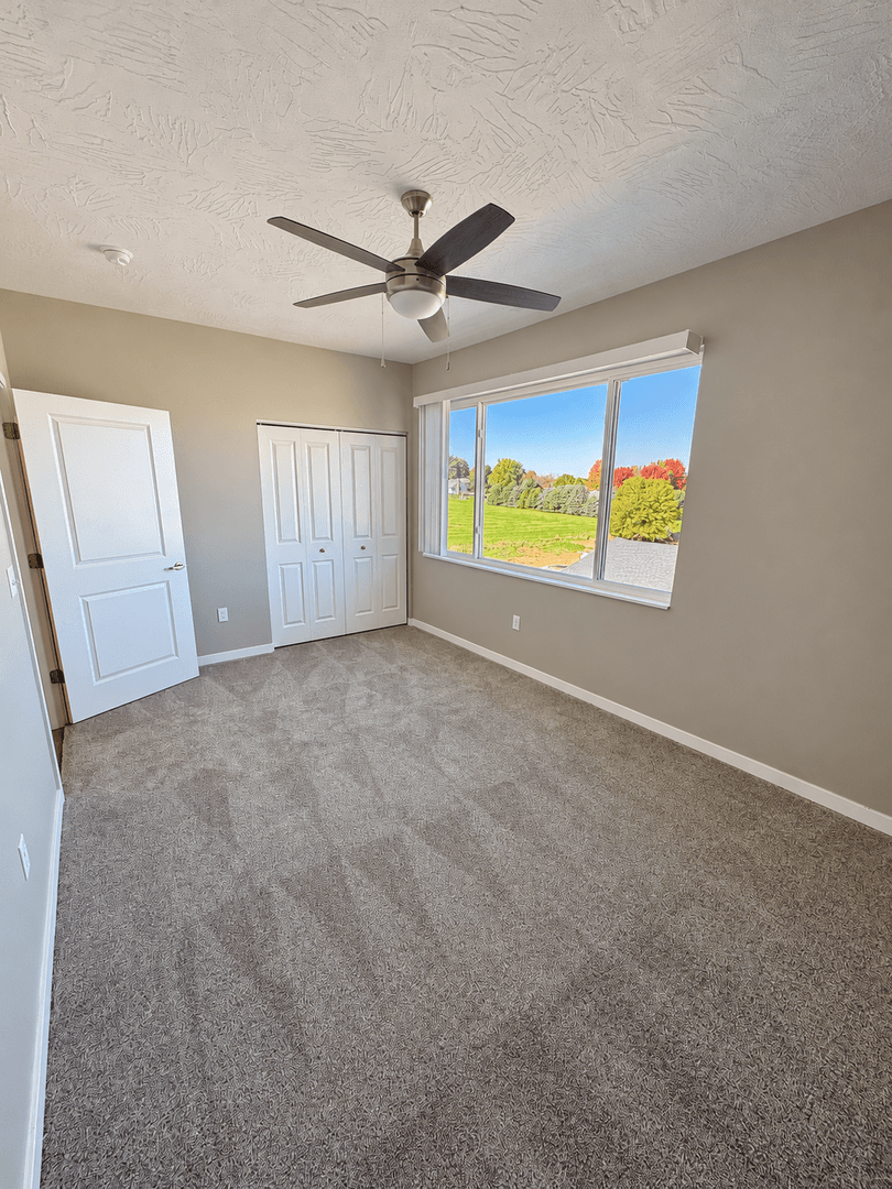 Orange City Apartment: 600 Salem Ave SE
