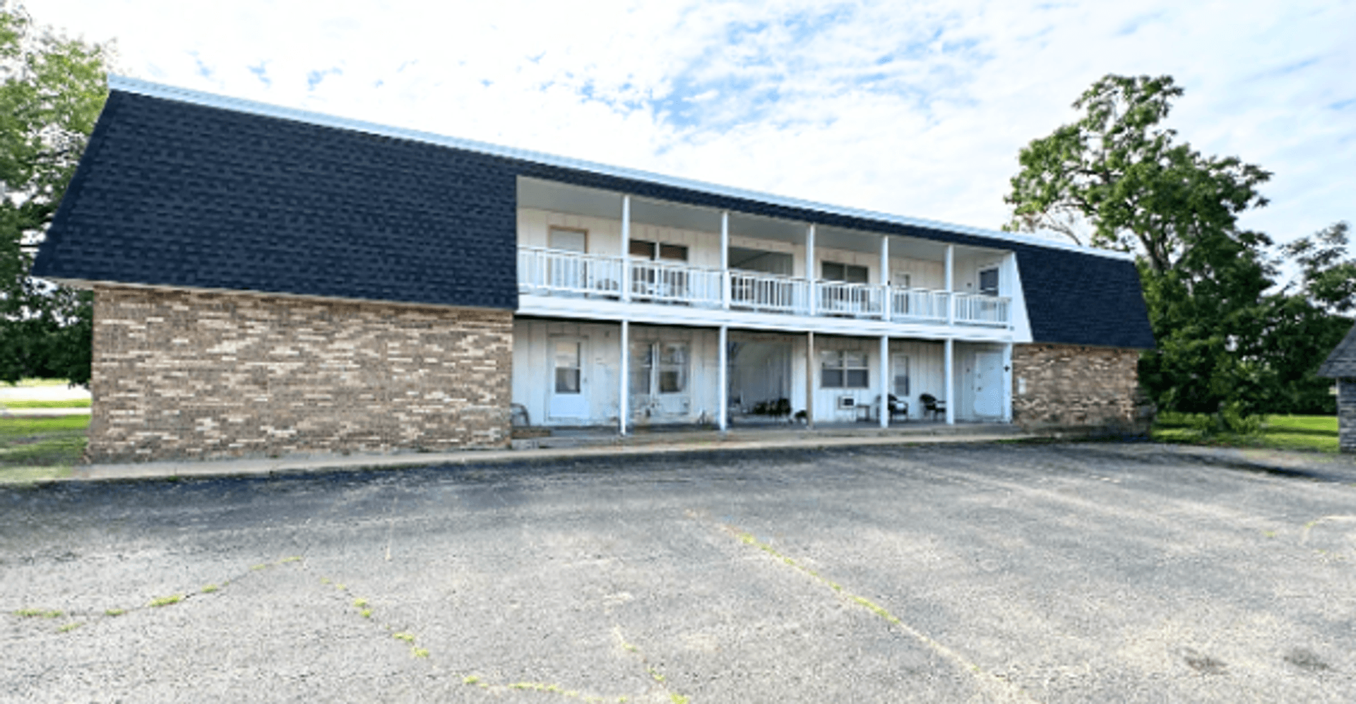 Charles City Apartment: 807/811 11th Street
