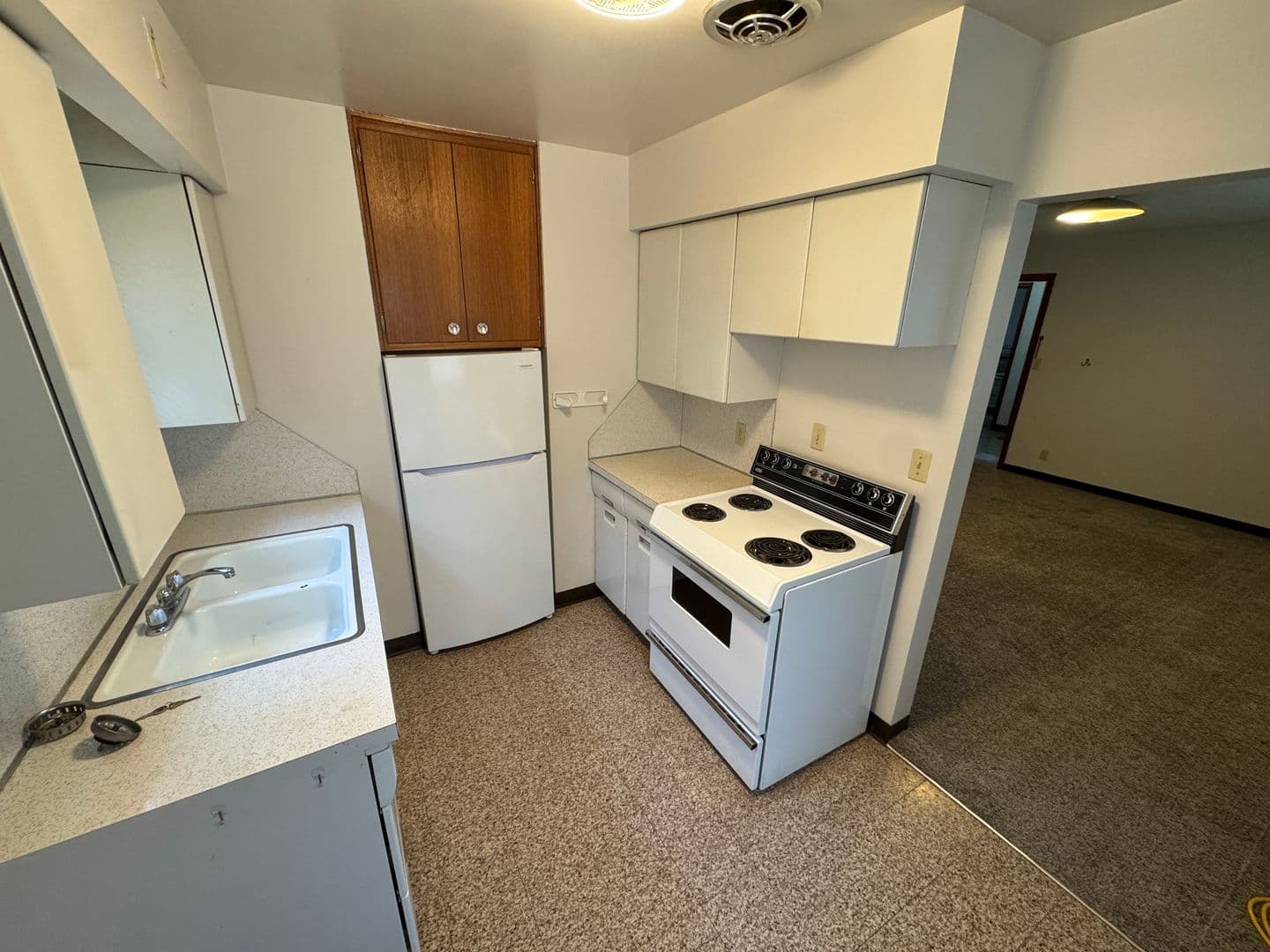 Orange City Apartment: 317 Delaware Avenue SW