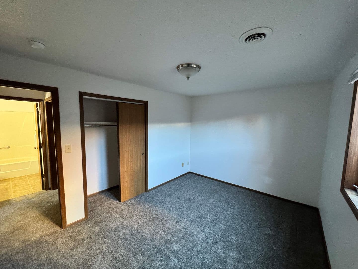 Boone Apartment: 724 7th Street
